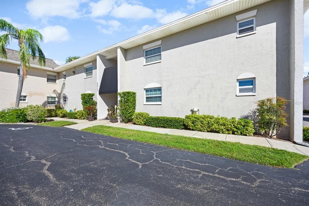 8825 BAY POINTE DRIVE UNIT 101 TAMPA, FL 33615