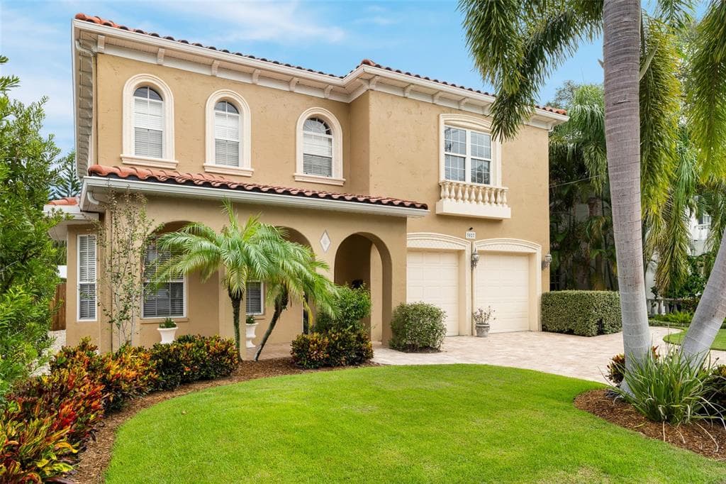 3027 W LAWN AVENUE TAMPA, FL 33611