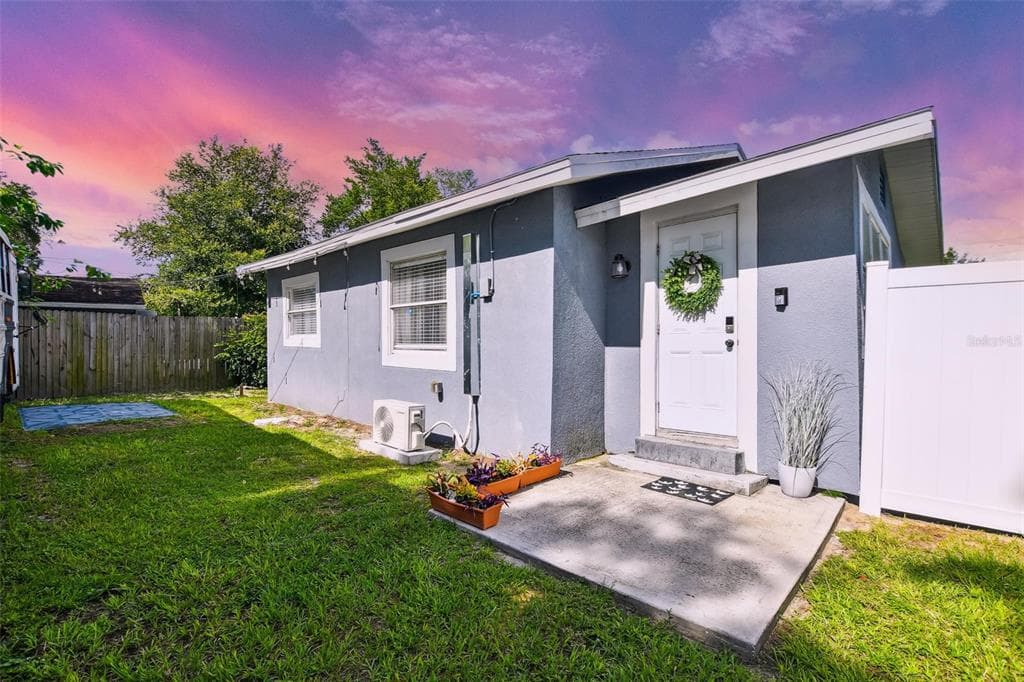 6705 N BRANCH AVENUE UNIT B TAMPA, FL 33604