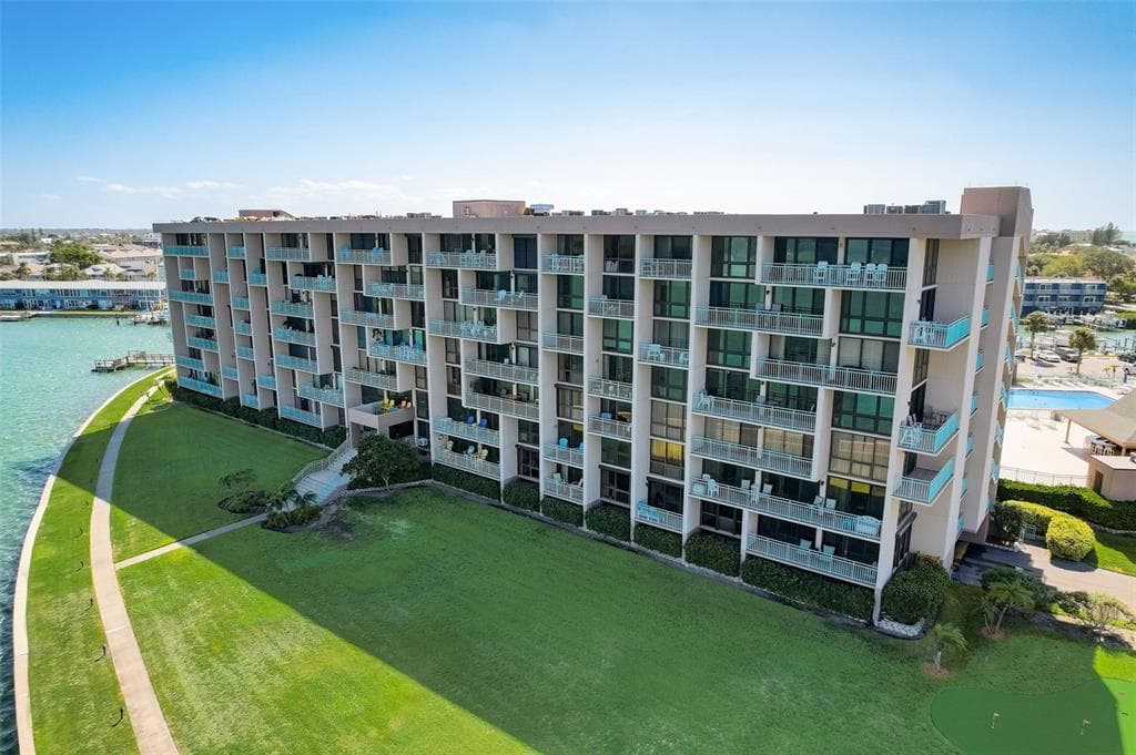 1 KEY CAPRI BOULEVARD UNIT 101E