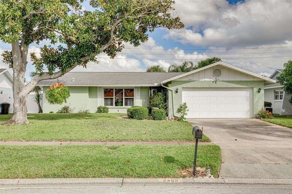 2463 MOORE HAVEN DRIVE E CLEARWATER, FL 33763