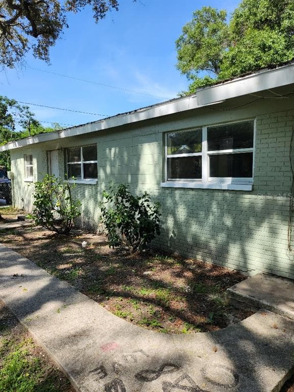 1705 E SITKA STREET TAMPA, FL 33604