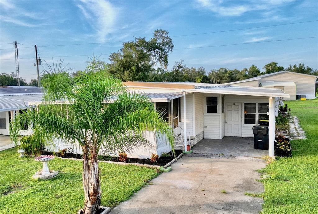 9078 LAKE POINT BOULEVARD LAKE WALES, FL 33898