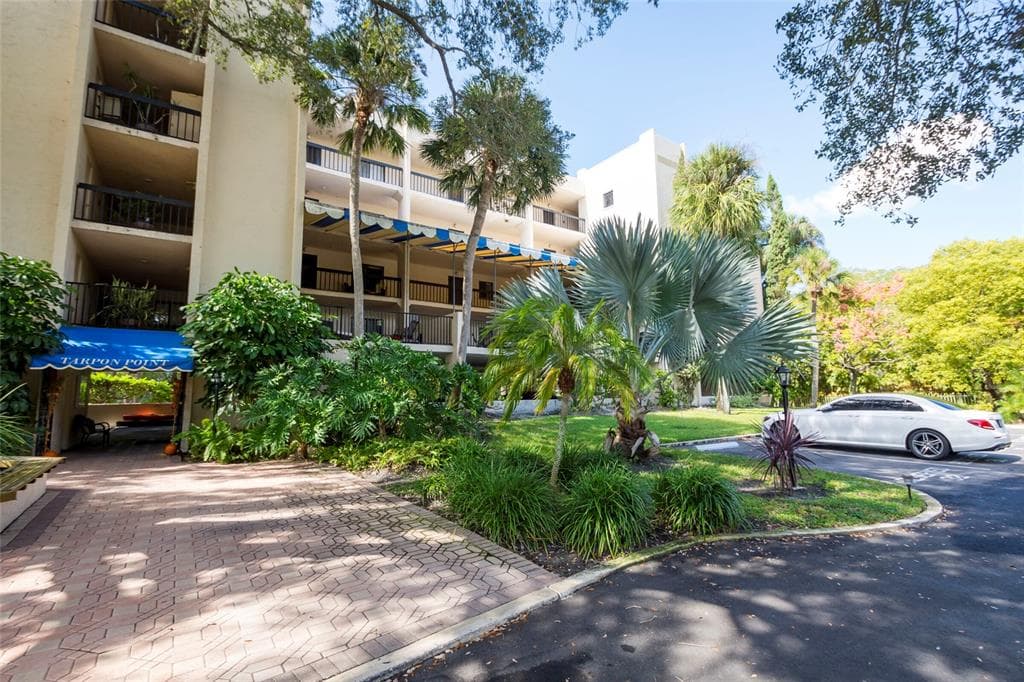 207 TARPON POINT UNIT 207 TARPON SPRINGS, FL 34689