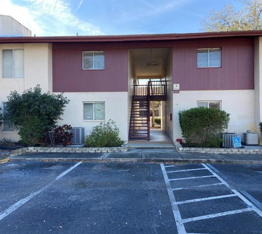 8640 TAHOE COURT UNIT 16 TAMPA, FL 33614