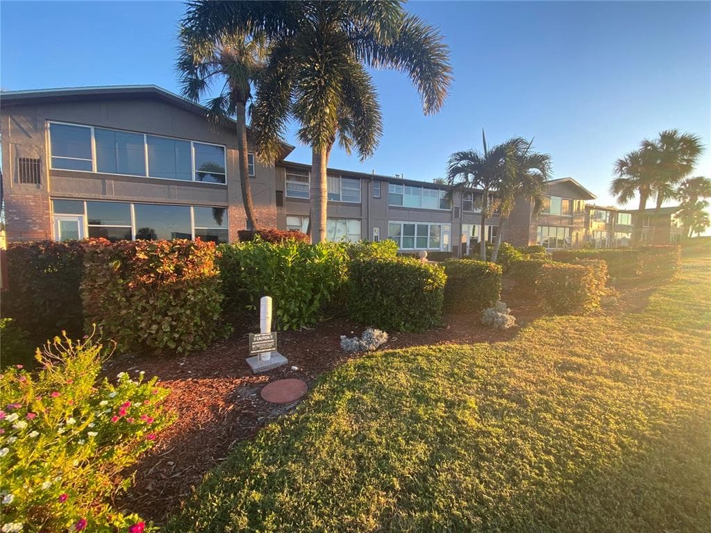 2 CAUSEWAY BOULEVARD UNIT 109 DUNEDIN, FL 34698