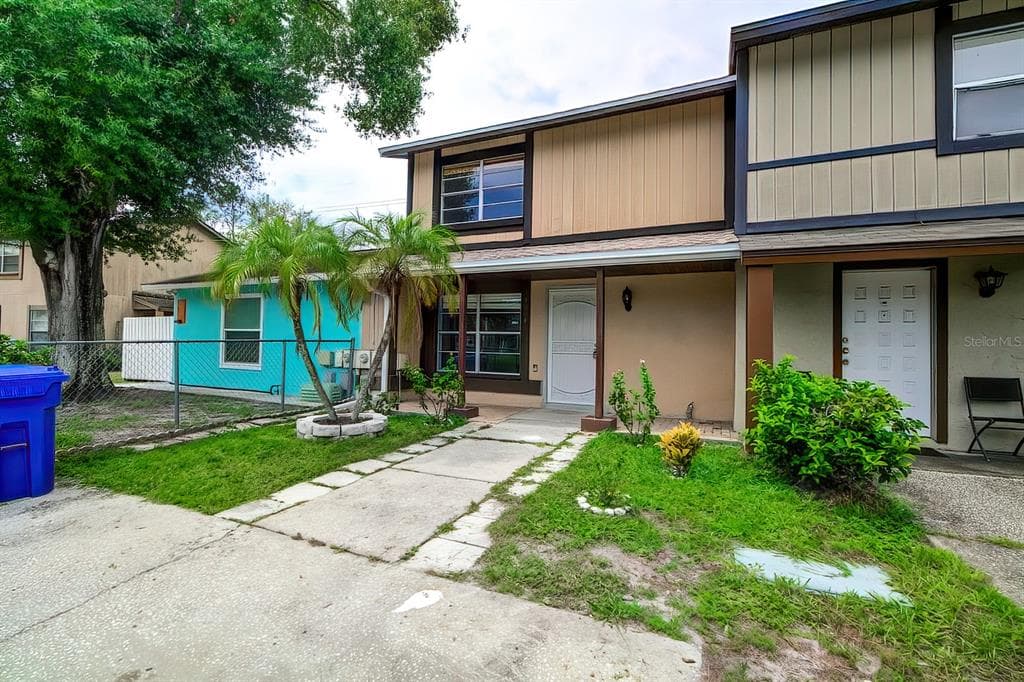 14004 VILLAGE TERRACE DRIVE TAMPA, FL 33624