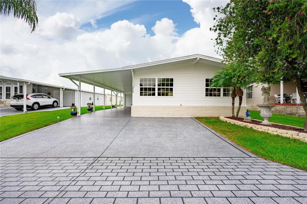 36744 KIOWA AVENUE ZEPHYRHILLS, FL 33542