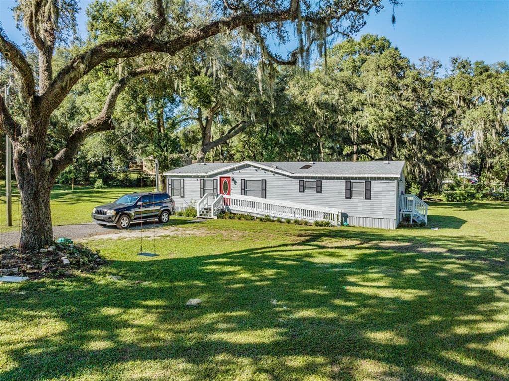 35845 OLD CLINTON AVENUE DADE CITY, FL 33525