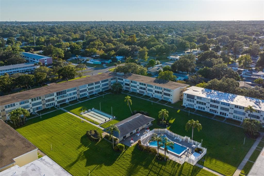 1051 79TH AVENUE N UNIT 204 ST PETERSBURG, FL 33702
