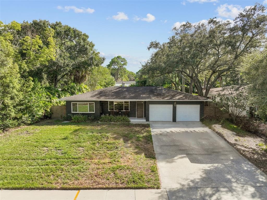 4642 W LONGFELLOW AVENUE TAMPA, FL 33629