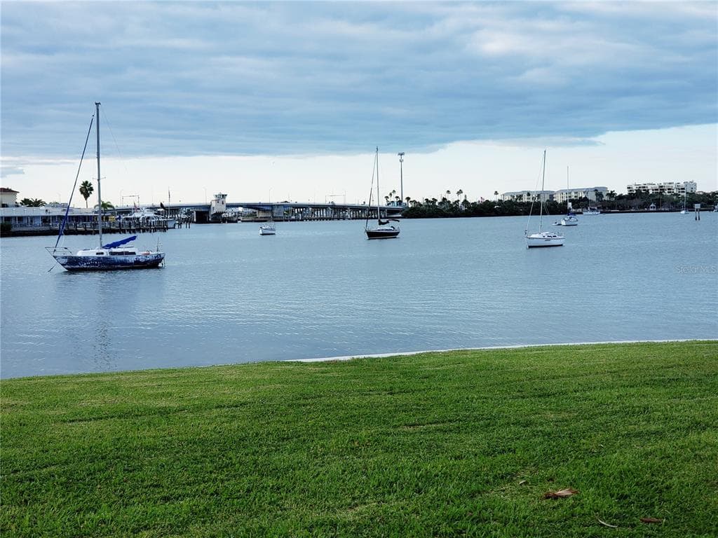 4775 COVE CIRCLE UNIT 108 ST PETERSBURG, FL 33708