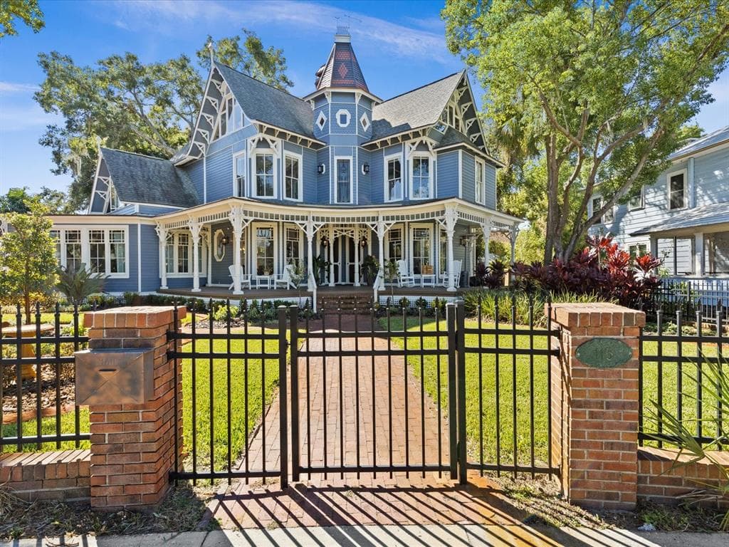 115 S SPRING BOULEVARD TARPON SPRINGS, FL 34689