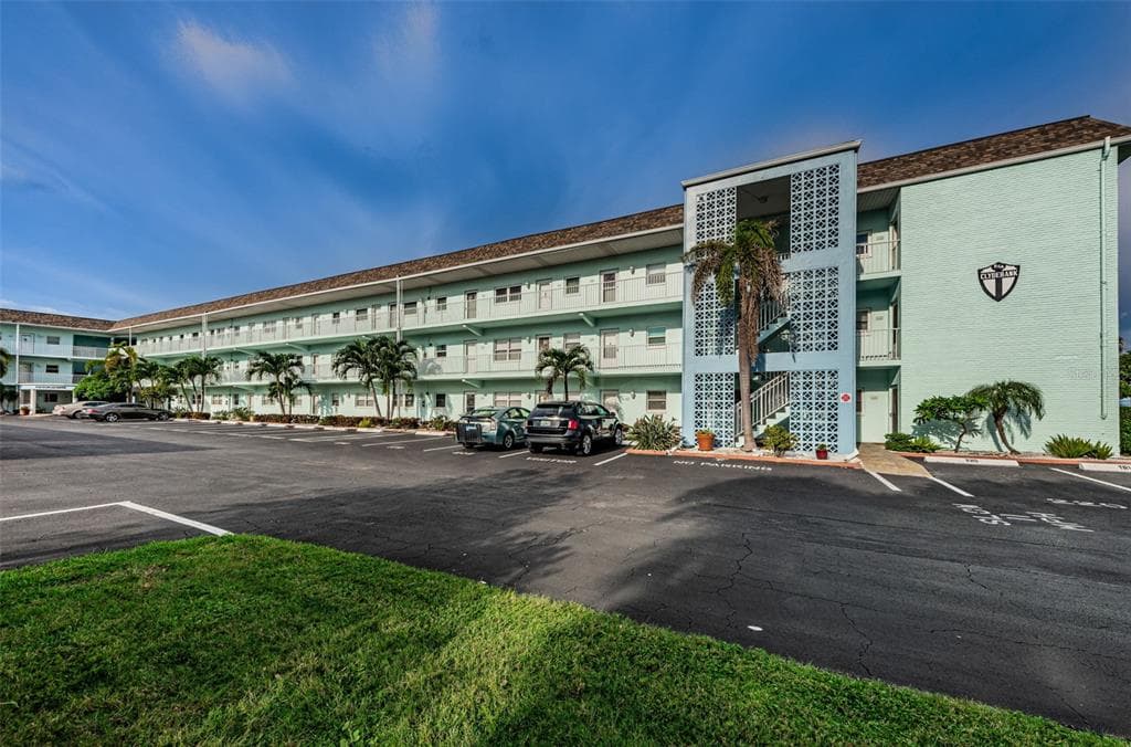 5 GATESHEAD DRIVE UNIT 220 DUNEDIN, FL 34698
