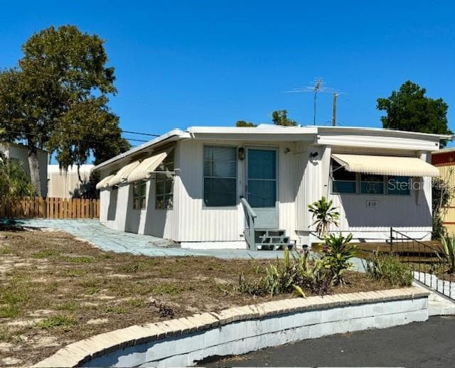 819 ST CHARLES DRIVE TARPON SPRINGS, FL 34689