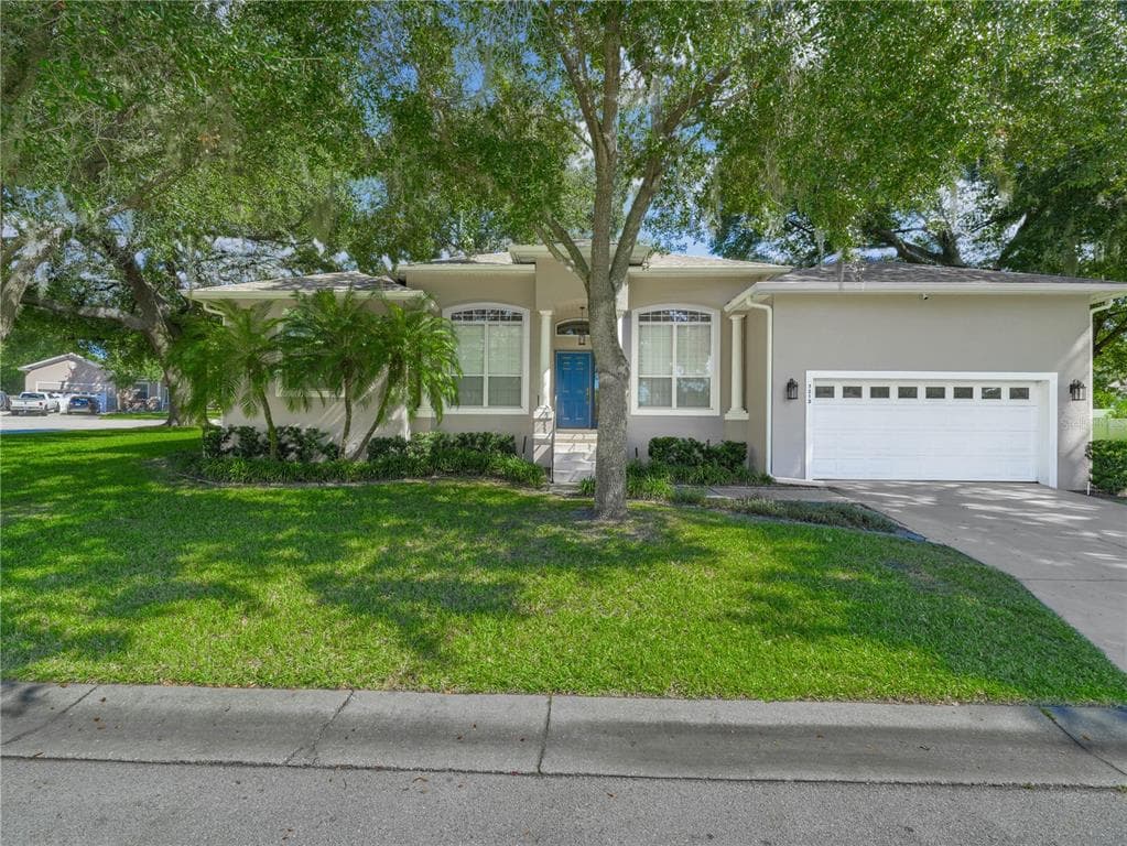 7213 REMINGTON OAKS DRIVE LAKELAND, FL 33810