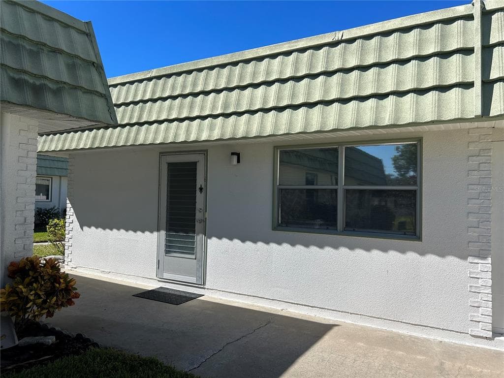 302 ANDOVER PLACE S UNIT 165 SUN CITY CENTER, FL 33573