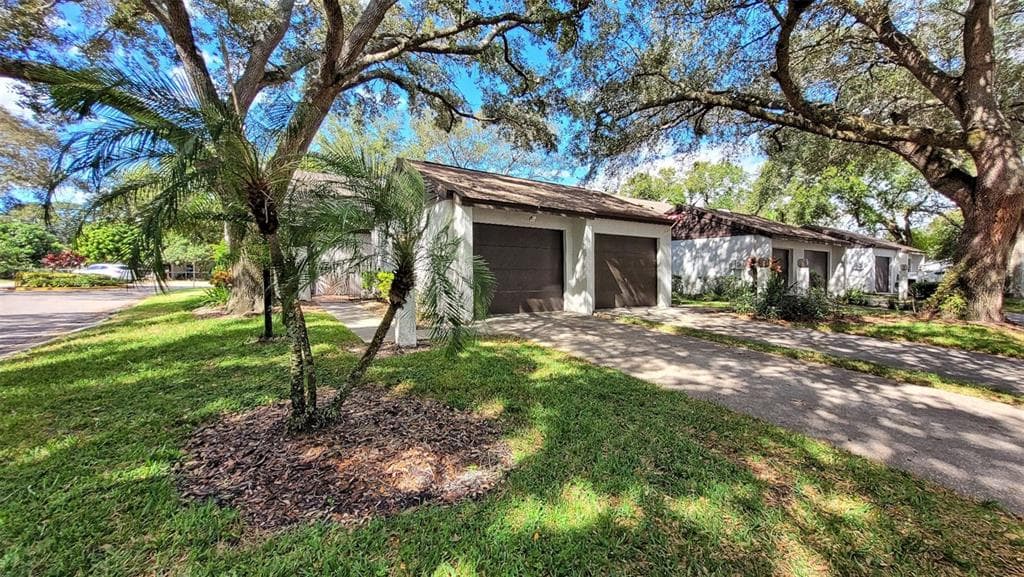 7901 LUXBURY PLACE TAMPA, FL 33614