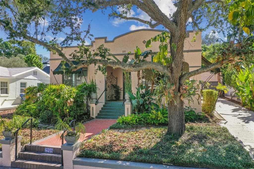 2938 W BAYSHORE COURT TAMPA, FL 33611