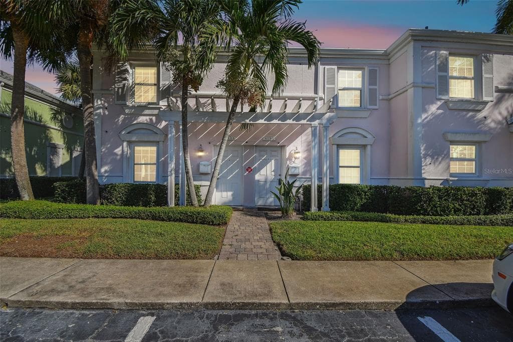 5124 COQUINA KEY DRIVE SE ST PETERSBURG, FL 33705