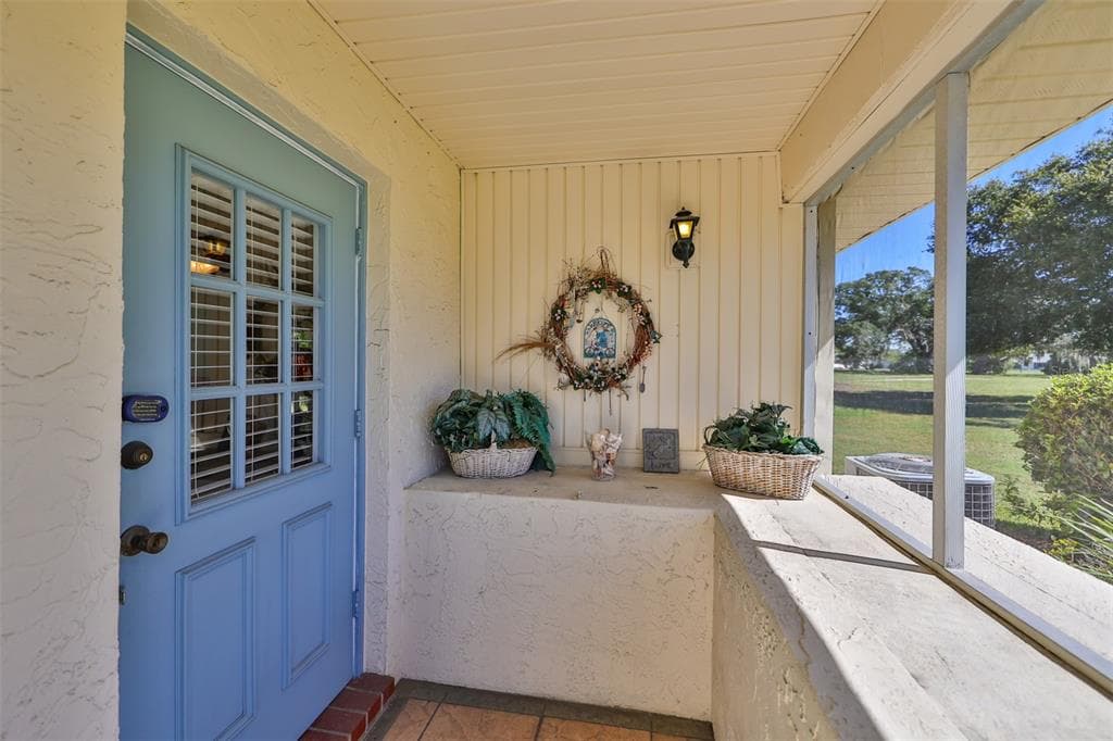 1901 CANTERBURY LANE UNIT A6 SUN CITY CENTER, FL 33573