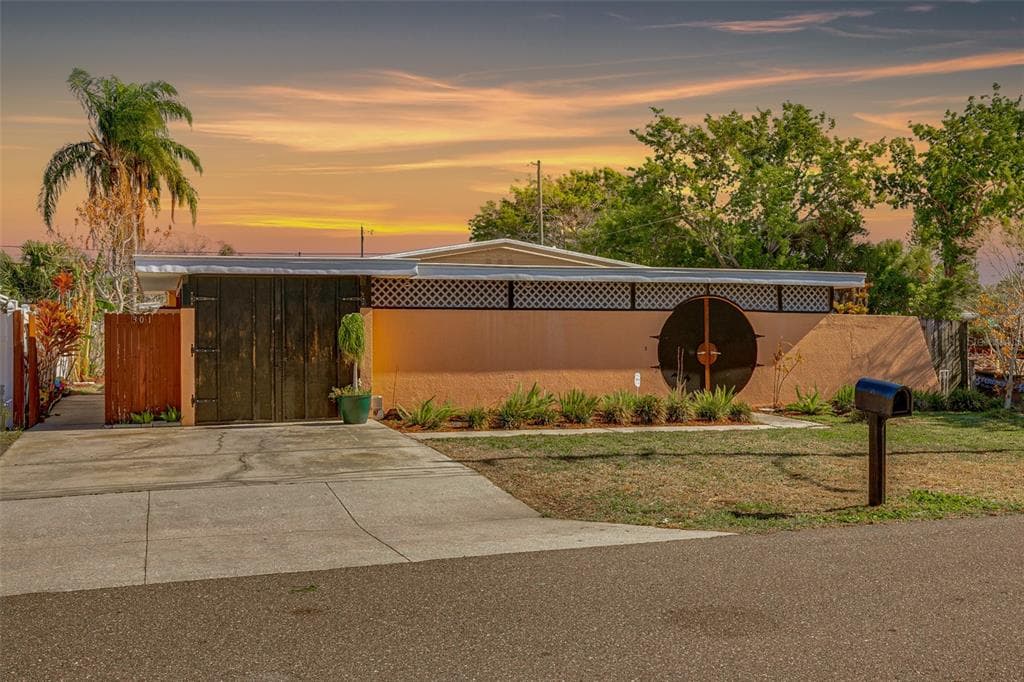 301 161ST AVENUE REDINGTON BEACH, FL 33708
