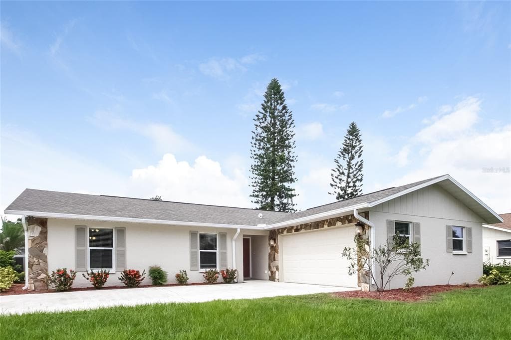 5015 BRANDEIS CIRCLE S SARASOTA, FL 34243
