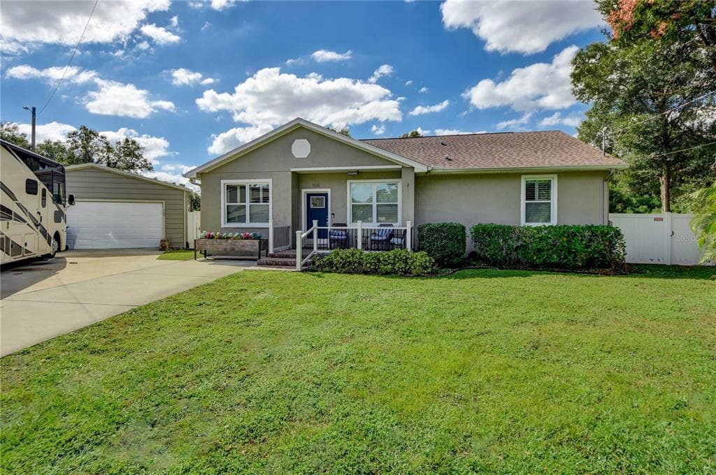 1518 W PALM CIRCLE VALRICO, FL 33596
