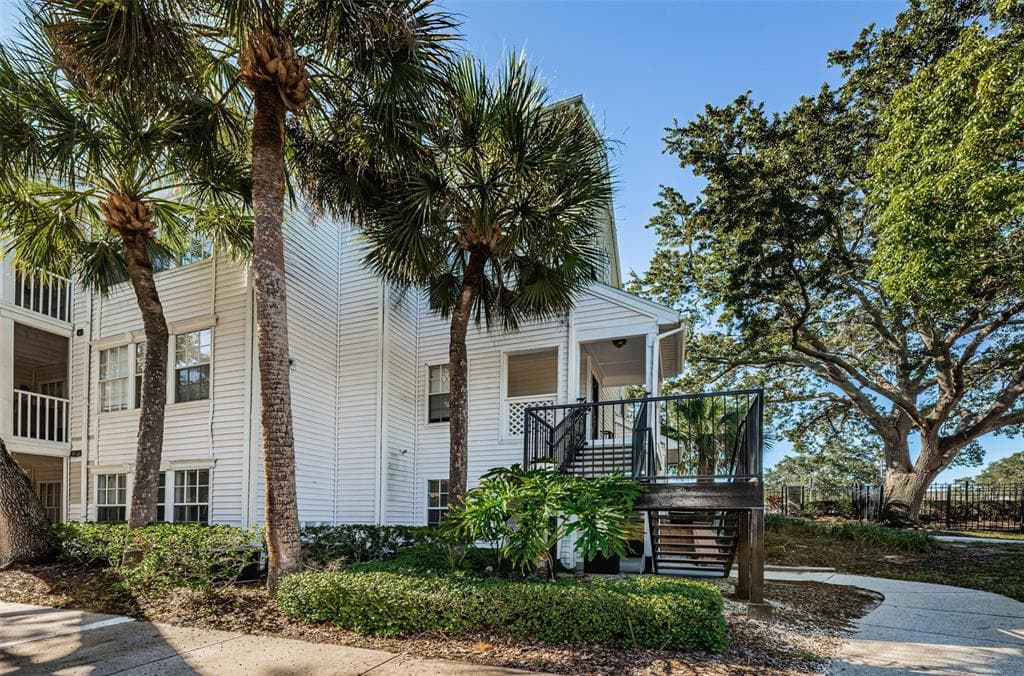 3260 HAVILAND COURT UNIT 104 PALM HARBOR, FL 34684