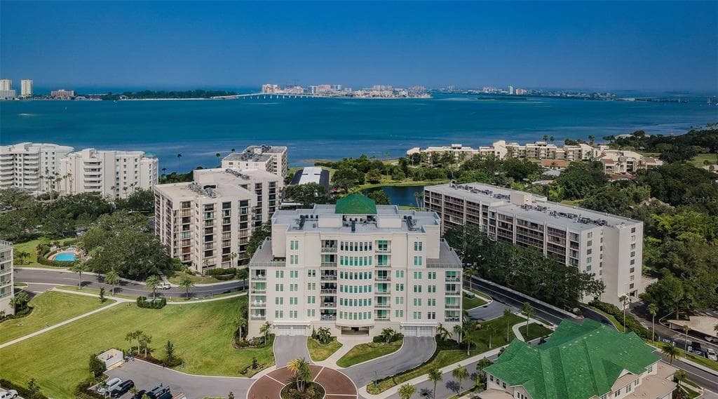 8 PALM TERRACE UNIT 305 BELLEAIR, FL 33756