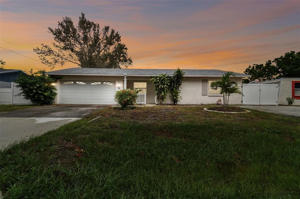 54 LAKE SHORE DR PALM HARBOR, FL 34684