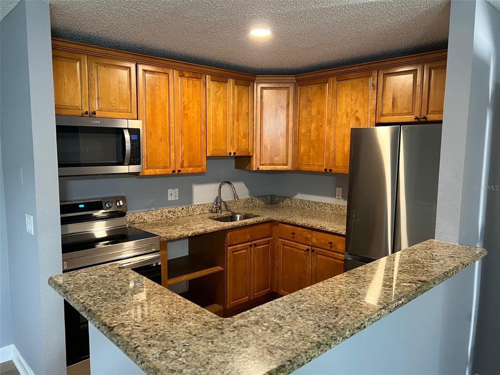 6012 LAKETREE LANE UNIT A TEMPLE TERRACE, FL 33617
