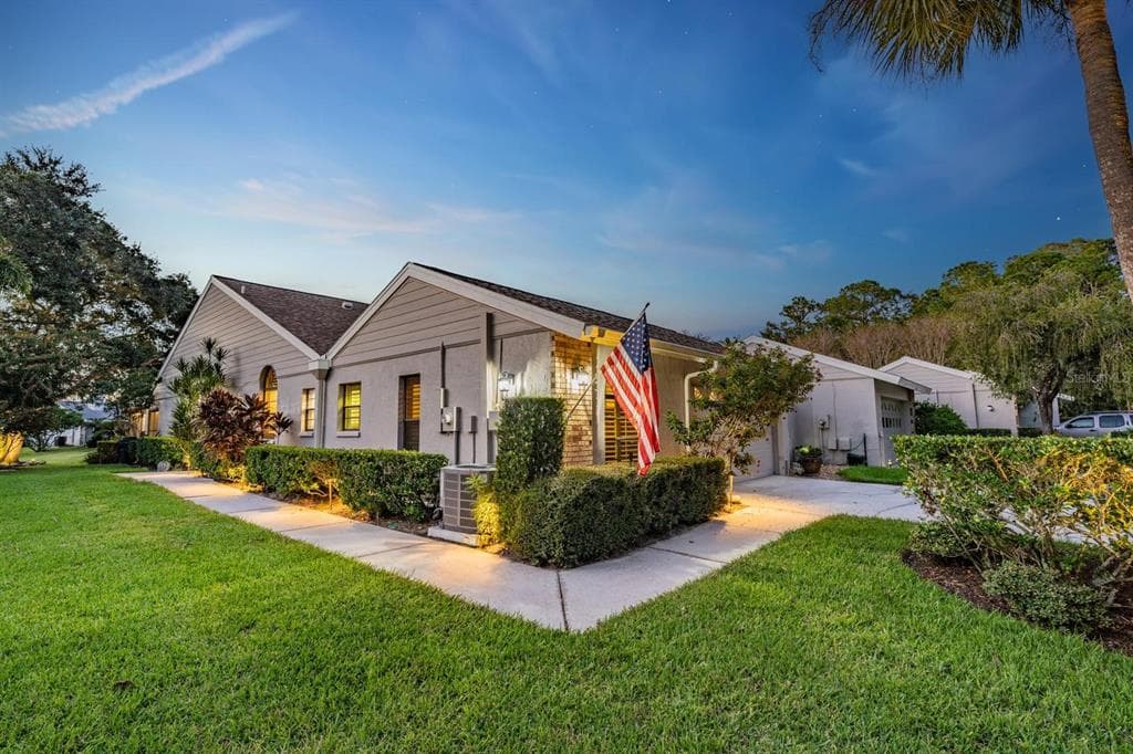 5559 SALEM SQUARE DRIVE N PALM HARBOR, FL 34685