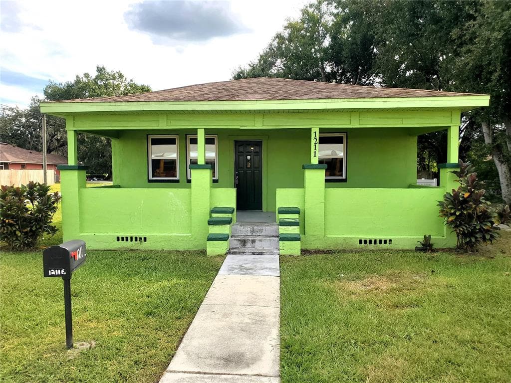 1211 E WARREN STREET PLANT CITY, FL 33563