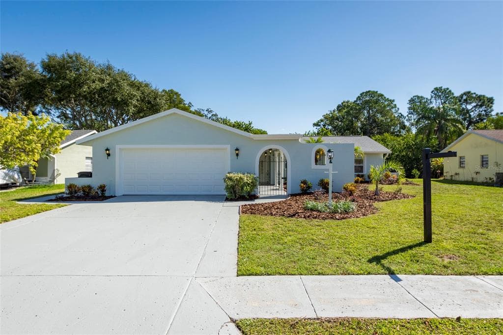 6511 MANILA PALM WAY APOLLO BEACH, FL 33572