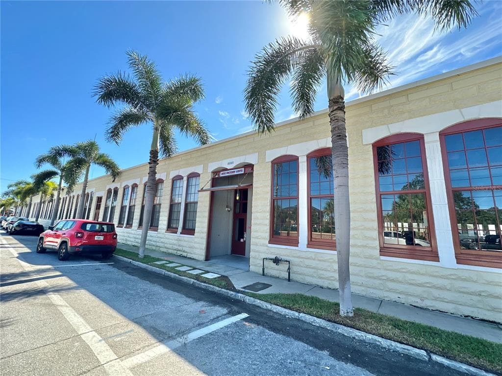 2001 E 2ND AVENUE UNIT 33 TAMPA, FL 33605
