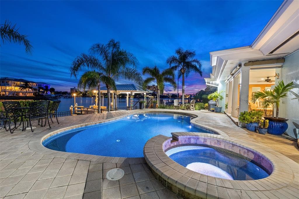 461 PALM ISLAND SE CLEARWATER, FL 33767