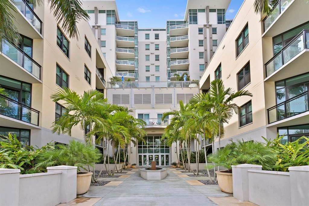 400 4TH AVENUE S UNIT 308 ST PETERSBURG, FL 33701