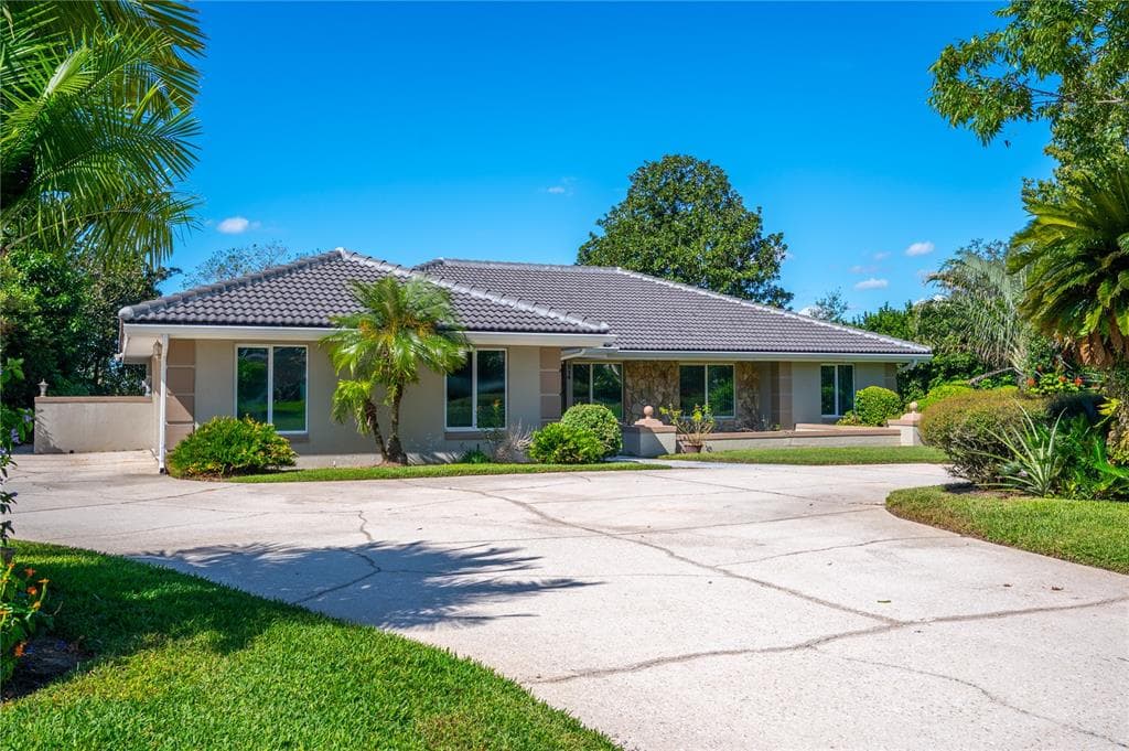 214 FAIRWAY DRIVE HAINES CITY, FL 33844