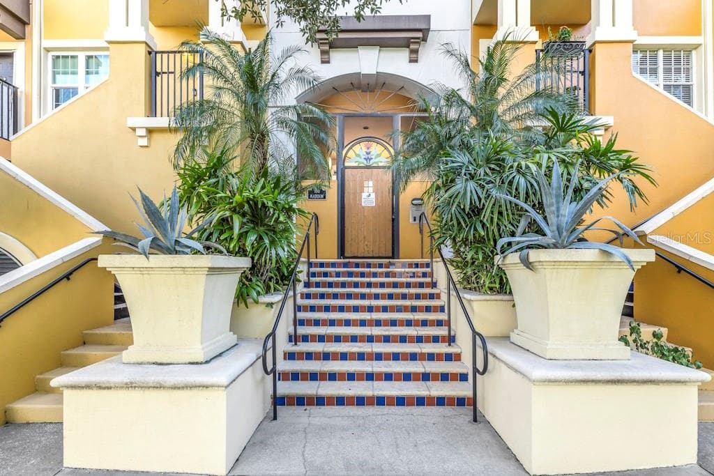 100 4TH AVENUE S UNIT 206 ST PETERSBURG, FL 33701