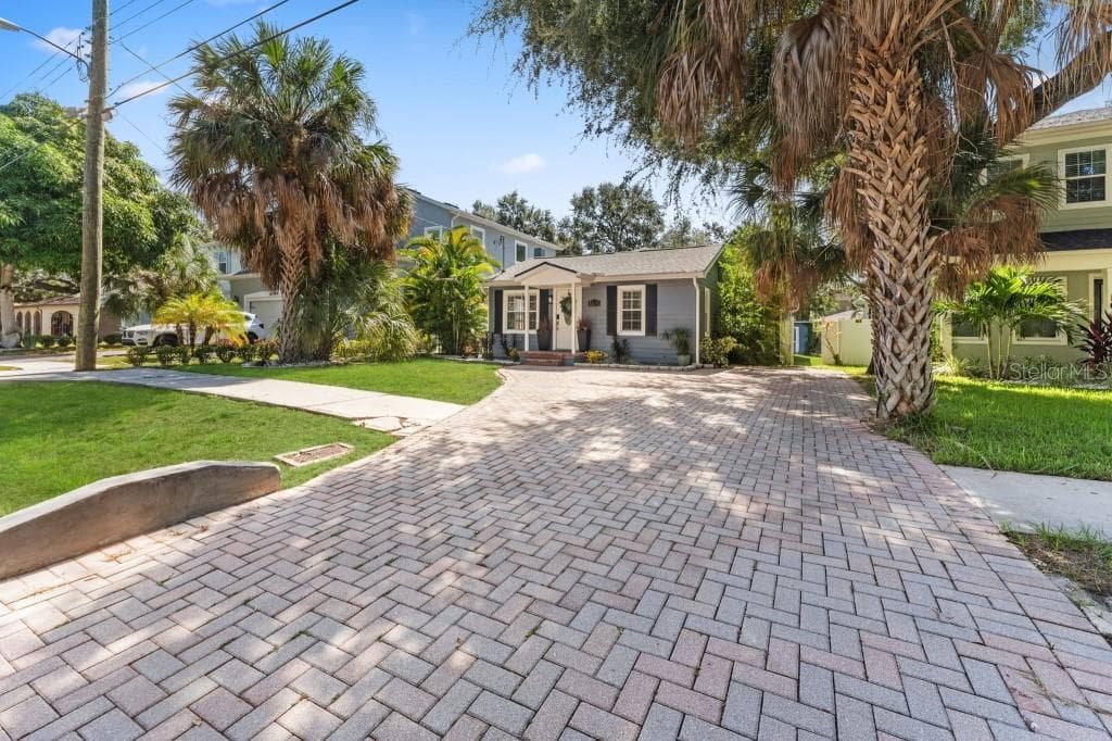3208 W PRICE AVENUE TAMPA, FL 33611