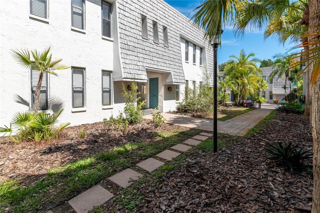 706 LYNDHURST STREET UNIT 403 DUNEDIN, FL 34698