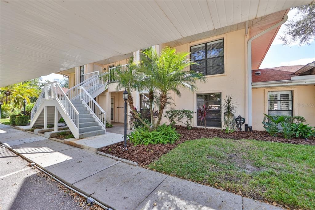 315 KNOTTWOOD COURT UNIT 3 SUN CITY CENTER, FL 33573