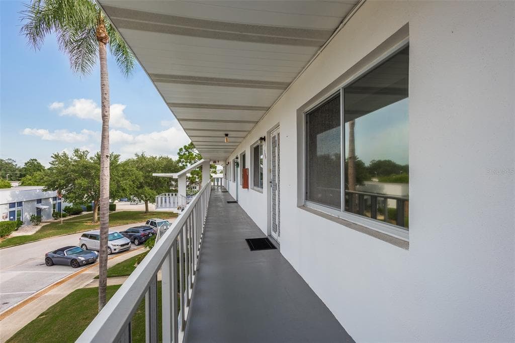 8396 111TH STREET UNIT 304 SEMINOLE, FL 33772