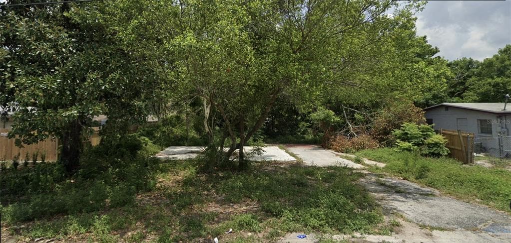 2046 CALUSA TRAIL HOLIDAY, FL 34690
