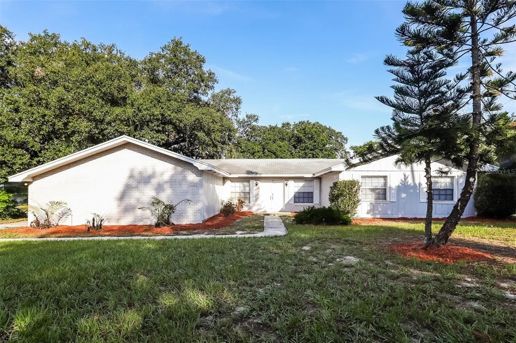 1127 CIRCLE DRIVE LAKE WALES, FL 33853