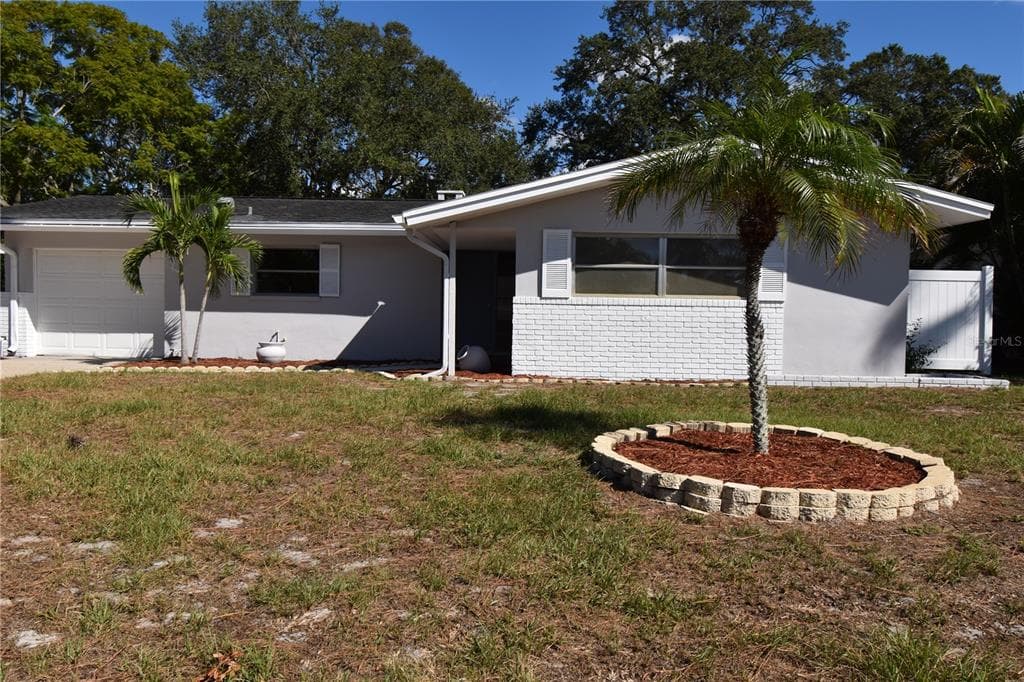 11625 OVAL DRIVE E LARGO, FL 33774