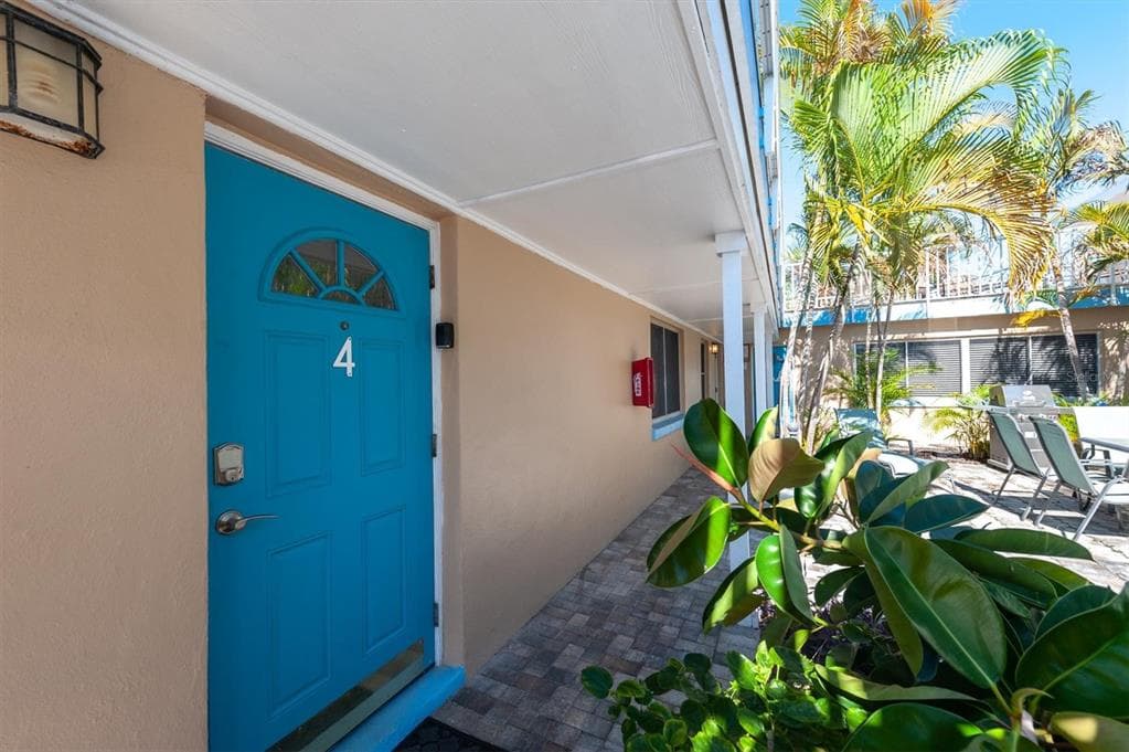 90 144TH AVENUE UNIT 4 MADEIRA BEACH, FL 33708