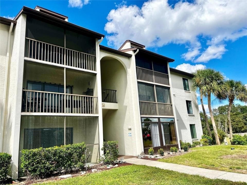 1871 PINE RIDGE WAY W UNIT E2 PALM HARBOR, FL 34684