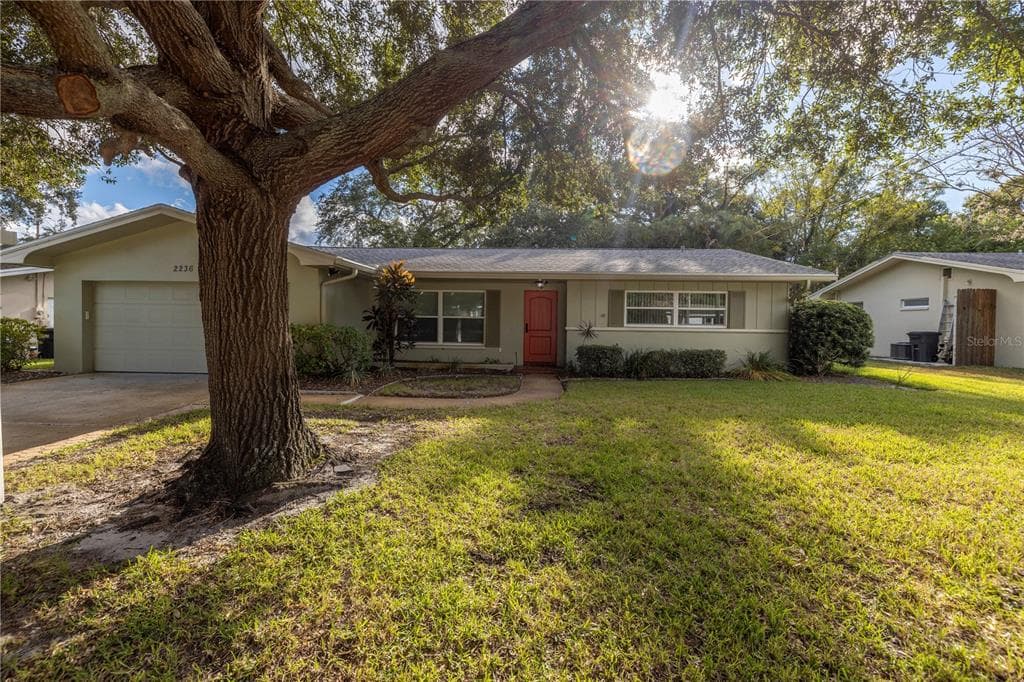 2236 HENNESEN DRIVE CLEARWATER, FL 33764